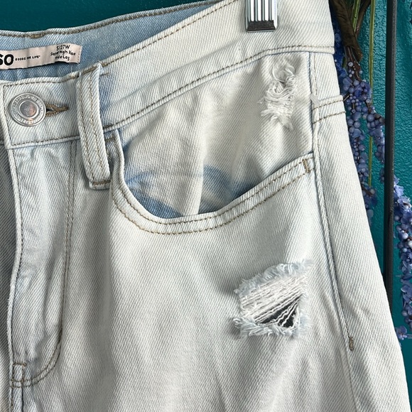 So brand 527 super high-rise, wide leg, bleached out lightly distressed jeans - Picture 5 of 7